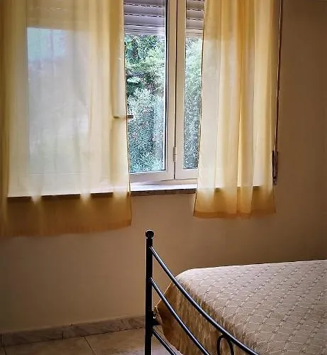 לינה וארוחת בוקר Delle Rose 4*