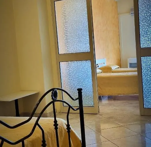 לינה וארוחת בוקר Delle Rose 4*