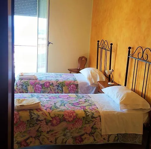 Delle Rose 4* צ'פאלו