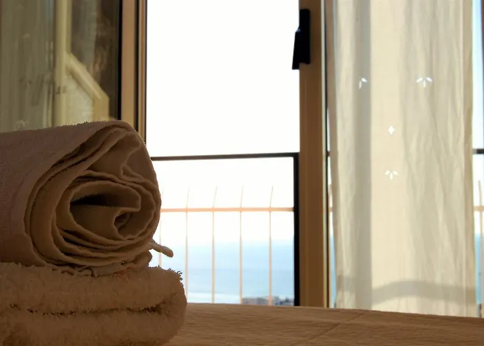 לינה וארוחת בוקר Delle Rose צ'פאלו