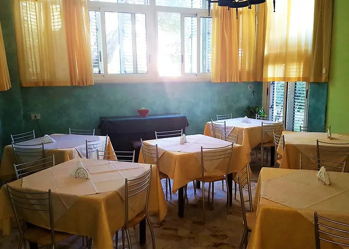 לינה וארוחת בוקר Delle Rose 4*