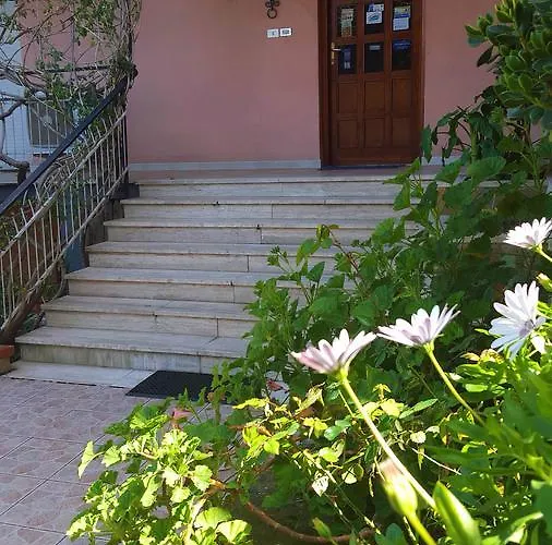 Delle Rose לינה וארוחת בוקר צ'פאלו